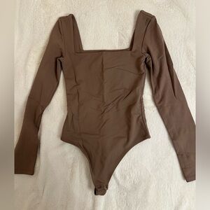 Aritzia Brown Square-neck bodysuit worn twice. No damages! 🐻